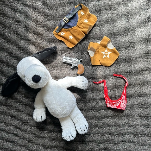 Snoopy | 1950s plush with 5 outfits and carrying case collectible - Picture 7 of 15